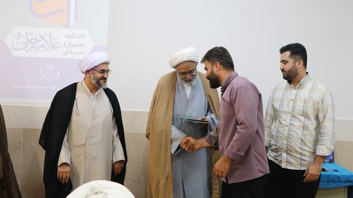 تصاویر| اختتامیه چهارمین جشنواره مدرسه ای علامه حلی(ره) در مدرسه علمیه رهنان
