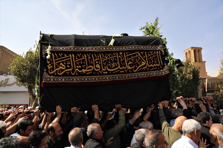 تصاویر/ پیکر آیت‌الله سید علیرضا حیدری به دست مردم یزد تشییع شد