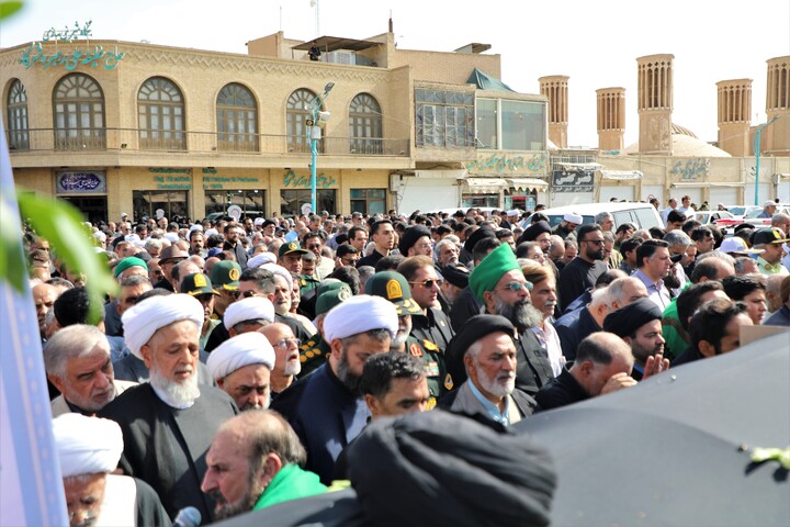 تصاویر/ پیکر آیت‌الله سید علیرضا حیدری به دست مردم یزد تشییع شد