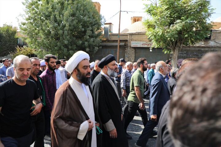 تصاویر/ پیکر آیت‌الله سید علیرضا حیدری به دست مردم یزد تشییع شد