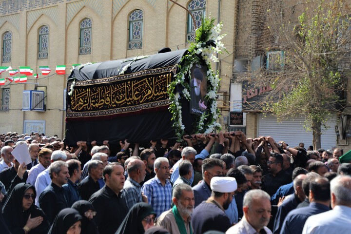 تصاویر/ پیکر آیت‌الله سید علیرضا حیدری به دست مردم یزد تشییع شد