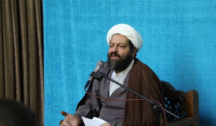 تصاویر| برگزاری نشست پژوهشی در مدرسه علمیه امام صادق (ع)