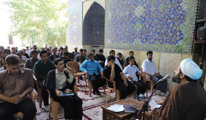 تصاویر| برگزاری نشست پژوهشی در مدرسه علمیه امام صادق (ع)