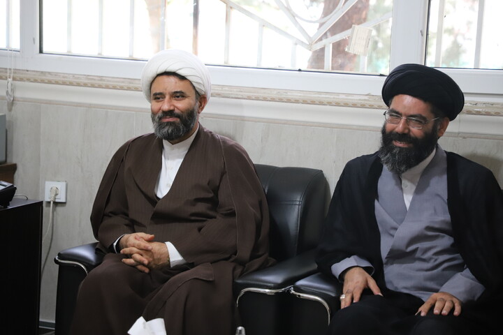 تصاویر/دیدار مدیر و جمعی از معاونین حوزه علمیه کردستان با رئیس عقیدتی سیاسی انتظامی کردستان