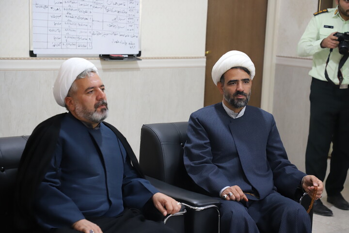 تصاویر/دیدار مدیر و جمعی از معاونین حوزه علمیه کردستان با رئیس عقیدتی سیاسی انتظامی کردستان