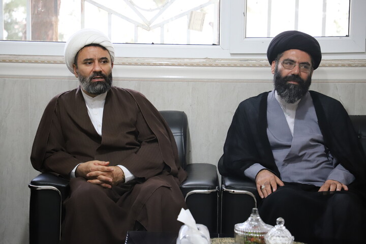 تصاویر/دیدار مدیر و جمعی از معاونین حوزه علمیه کردستان با رئیس عقیدتی سیاسی انتظامی کردستان