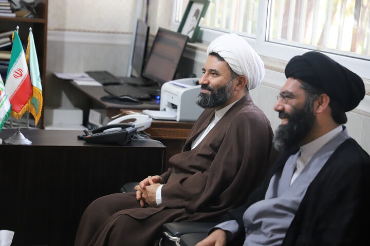 تصاویر/دیدار مدیر و جمعی از معاونین حوزه علمیه کردستان با رئیس عقیدتی سیاسی انتظامی کردستان
