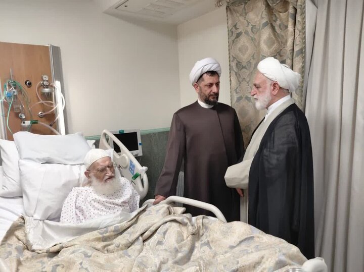 Mkuu wa Mahakama ya Iran Amtembelea Ayatullah Nuori Hamadani Hospitalini + Picha