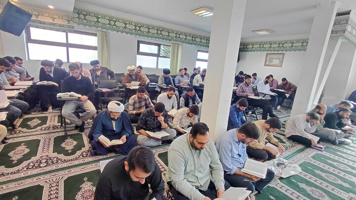 تصاویر/ برگزاری محفل قرآنی در مدرسه علمیه امام حسن عسکری (ع) شهرستان آمل