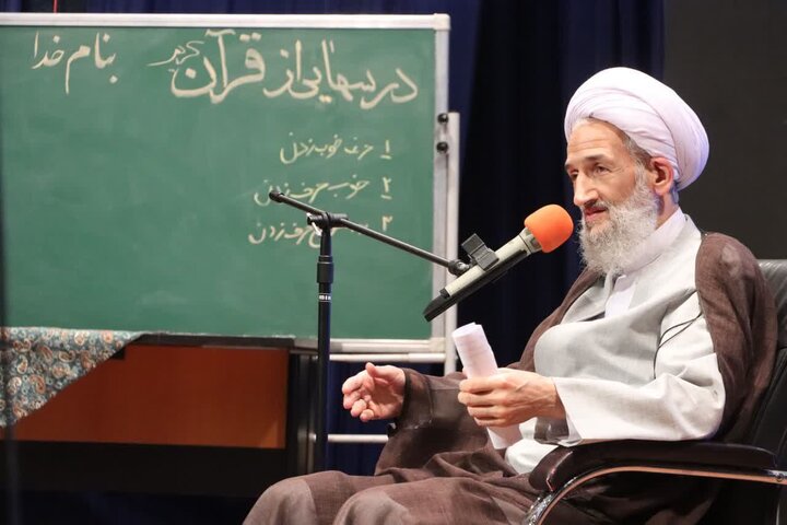 تصاویر/ افتتاحیه کشوری سی و پنجمین دوره مسابقات درسهایی از قرآن استاد قرائتی در شهرستان ساری