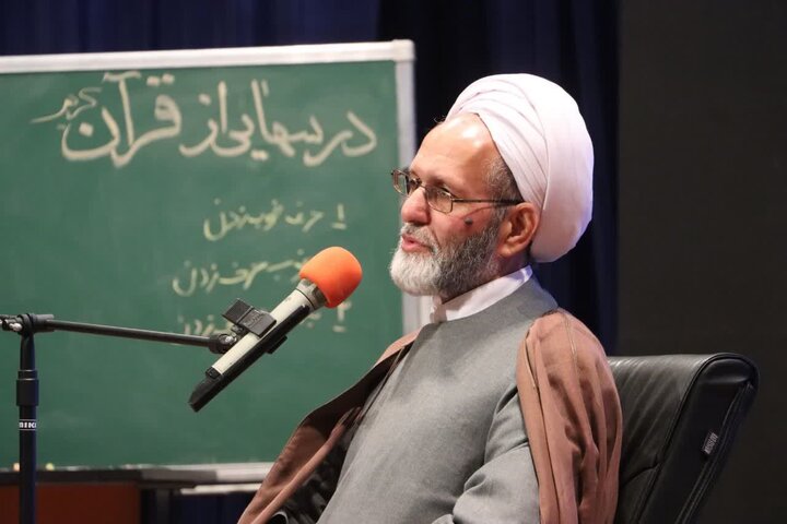 تصاویر/ افتتاحیه کشوری سی و پنجمین دوره مسابقات درسهایی از قرآن استاد قرائتی در شهرستان ساری