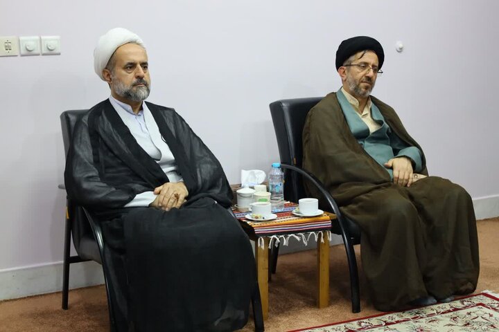تصاویر/ دیدار مدیرکل و معاونین مرکز خدمات حوزه های علمیه مازندران با نماینده ولی‌فقیه در استان
