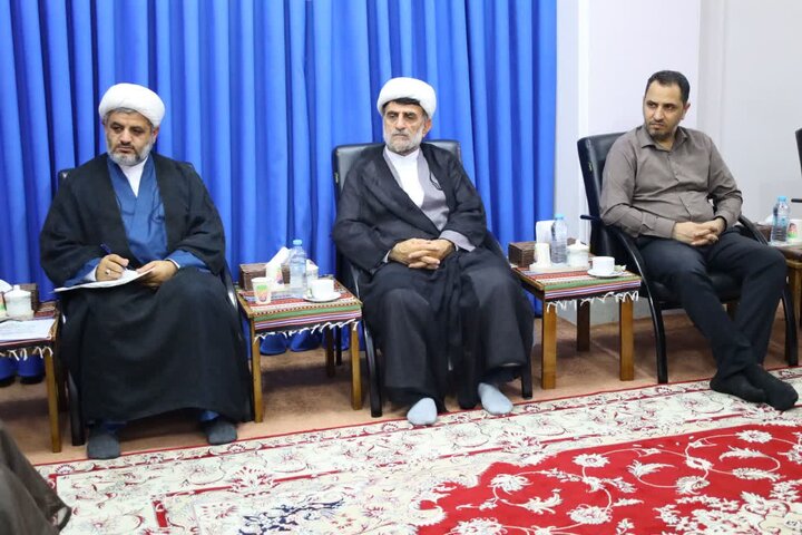 تصاویر/ دیدار مدیرکل و معاونین مرکز خدمات حوزه های علمیه مازندران با نماینده ولی‌فقیه در استان