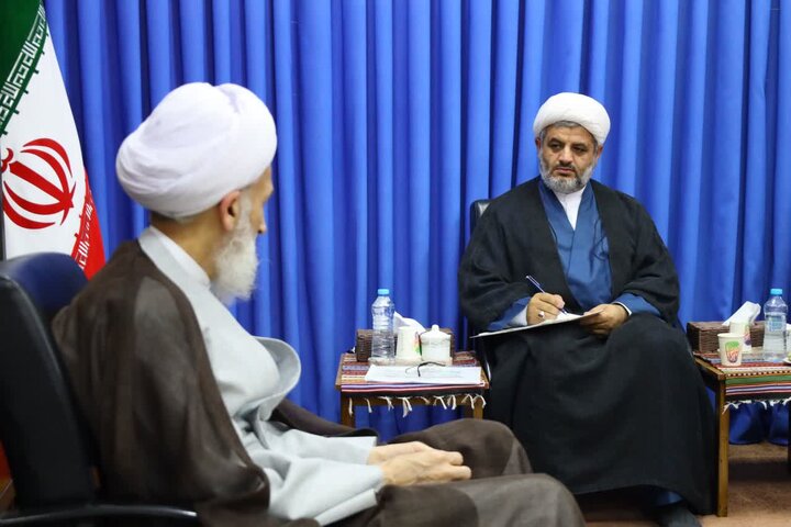 تصاویر/ دیدار مدیرکل و معاونین مرکز خدمات حوزه های علمیه مازندران با نماینده ولی‌فقیه در استان