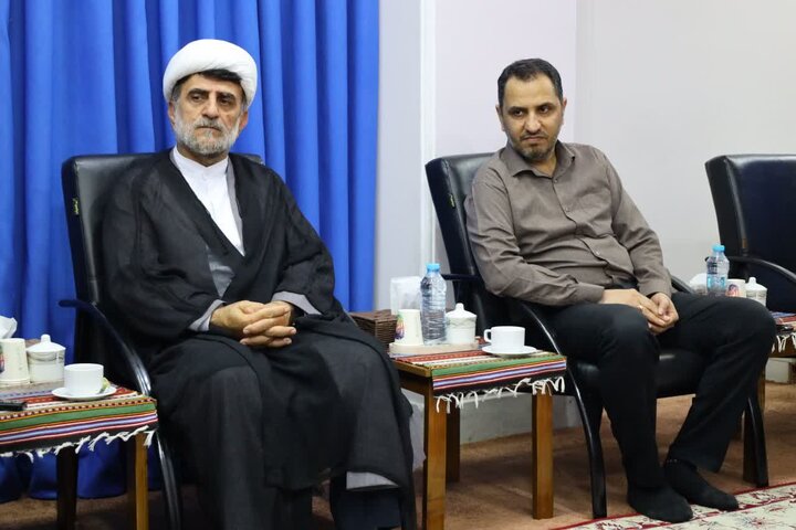 تصاویر/ دیدار مدیرکل و معاونین مرکز خدمات حوزه های علمیه مازندران با نماینده ولی‌فقیه در استان
