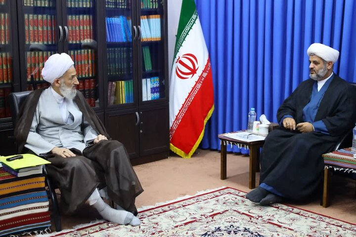 تصاویر/ دیدار مدیرکل و معاونین مرکز خدمات حوزه های علمیه مازندران با نماینده ولی‌فقیه در استان