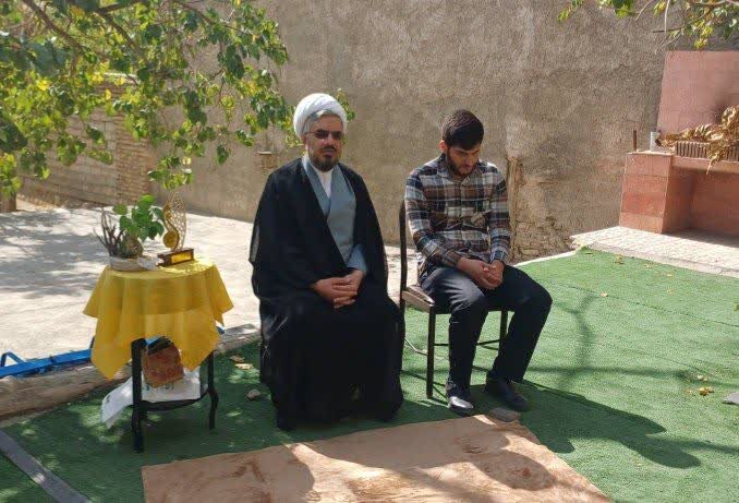 تصاویر/  اقامه نماز جماعت در دبیرستان دخترانه دوره اول آیین زهرا دماوند