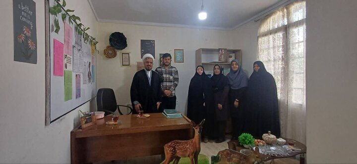 تصاویر/  اقامه نماز جماعت در دبیرستان دخترانه دوره اول آیین زهرا دماوند