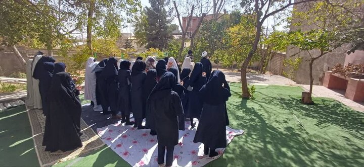 تصاویر/  اقامه نماز جماعت در دبیرستان دخترانه دوره اول آیین زهرا دماوند