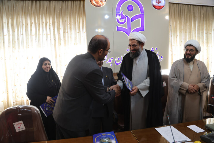 تصاویر / نشست امام جمعه همدان با اساتید دانشگاه فرهنگیان