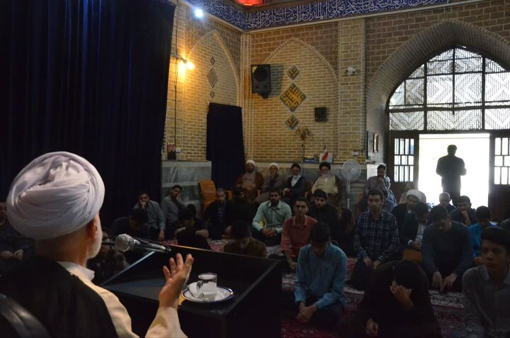 تصاویر/حضور نماینده ولی‌فقیه در استان مرکزی در جمع طلاب مدرسه علمیه امام خمینی (ره) اراک