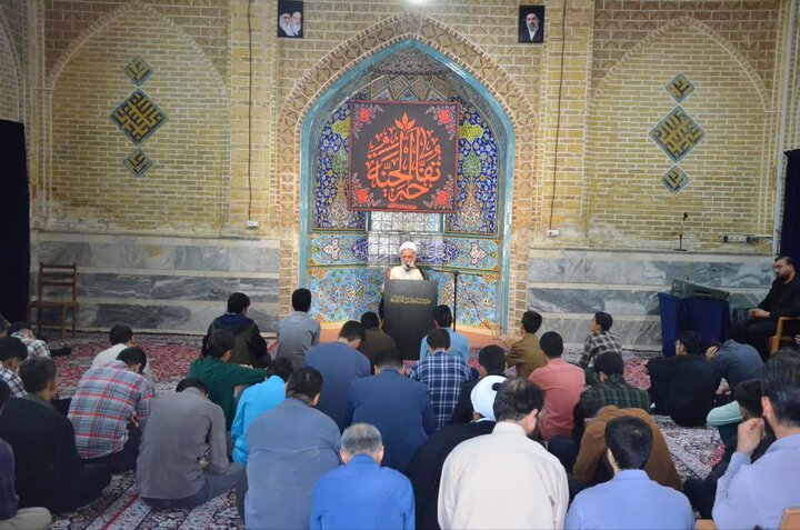 تصاویر/حضور نماینده ولی‌فقیه در استان مرکزی در جمع طلاب مدرسه علمیه امام خمینی (ره) اراک