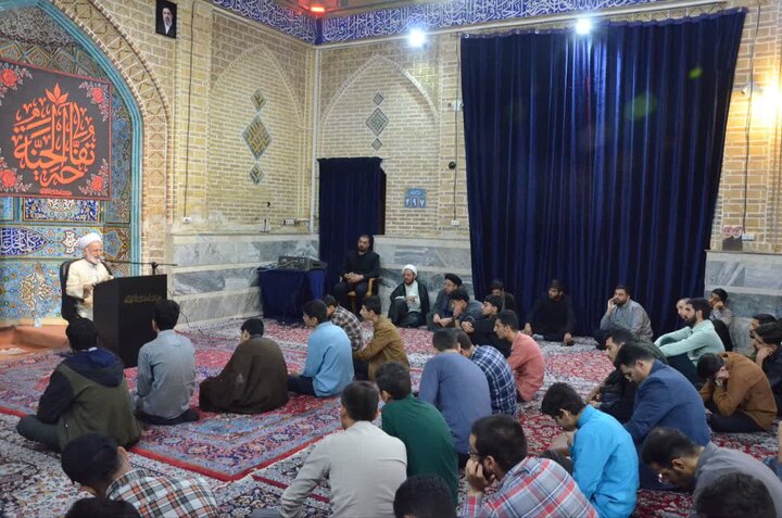 تصاویر/حضور نماینده ولی‌فقیه در استان مرکزی در جمع طلاب مدرسه علمیه امام خمینی (ره) اراک