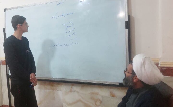 تصاویر/ کارگاه تربیتی با موضوع هویت طلبگی برای طلاب سطح یک مدرسه علمیه امام صادق (ع) قروه