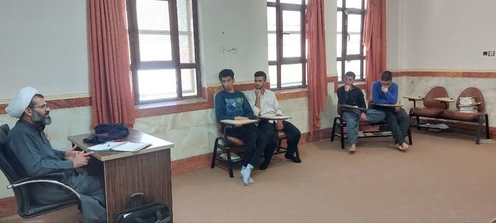 تصاویر/ کارگاه تربیتی با موضوع هویت طلبگی برای طلاب سطح یک مدرسه علمیه امام صادق (ع) قروه