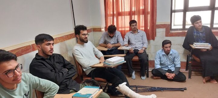 تصاویر/ کارگاه تربیتی با موضوع هویت طلبگی برای طلاب سطح یک مدرسه علمیه امام صادق (ع) قروه