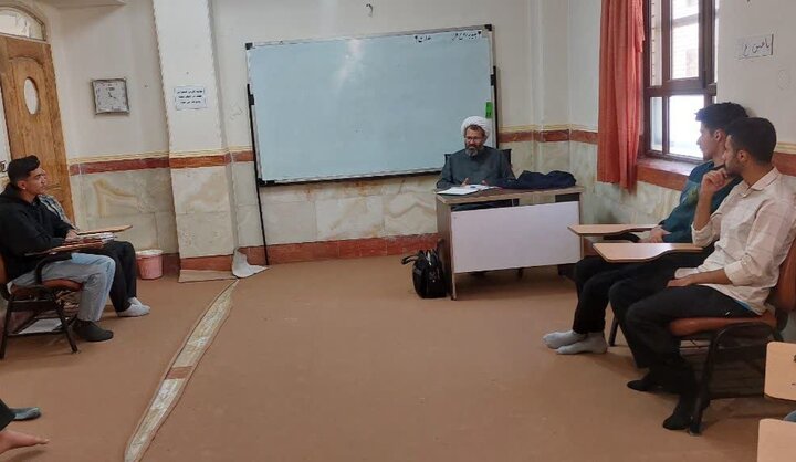تصاویر/ کارگاه تربیتی با موضوع هویت طلبگی برای طلاب سطح یک مدرسه علمیه امام صادق (ع) قروه