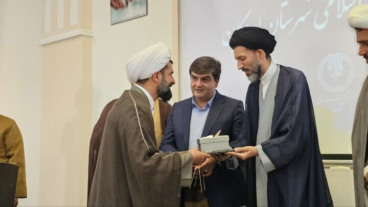 تصاویر/ آیین سنگرسپاری اداره تبلیغات اسلامی شهرستان اردکان برگزار شد