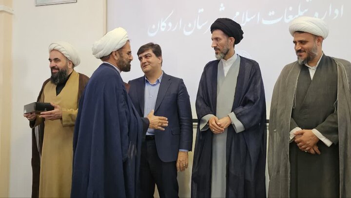 تصاویر/ آیین سنگرسپاری اداره تبلیغات اسلامی شهرستان اردکان برگزار شد