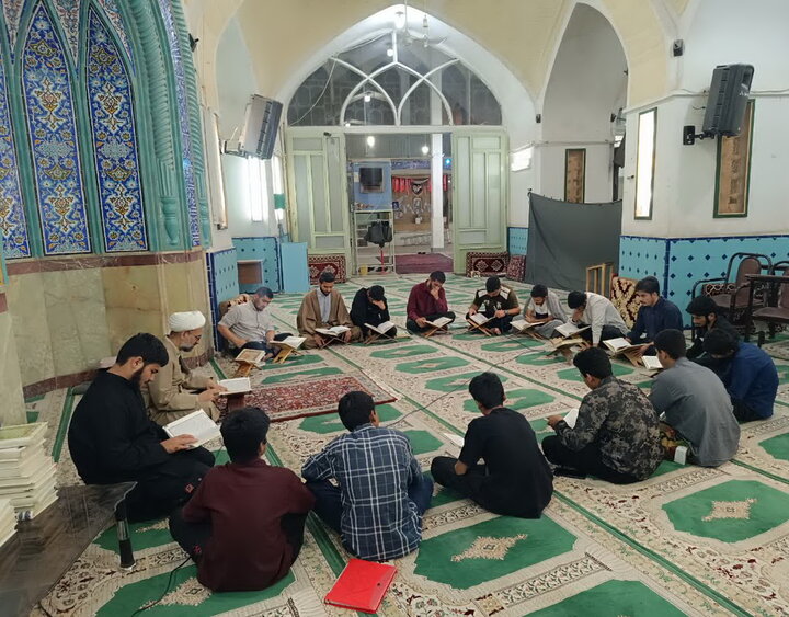 تصاویر/ جلسه قرائت قرآن کریم طلاب مدرسه علمیه آیت‌الله مدنی کاشانی(ره)