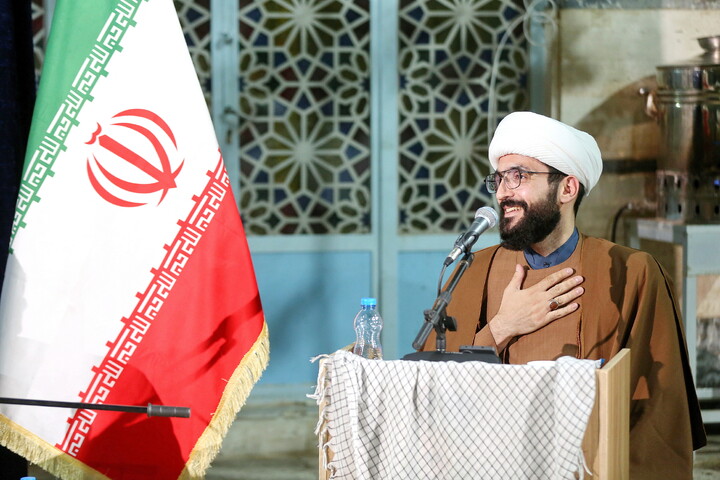 تصاویر/ شب شعر امین به یاد امام شهید ایران در مدرسه علمیه آیت الله بهجت(ره) قم