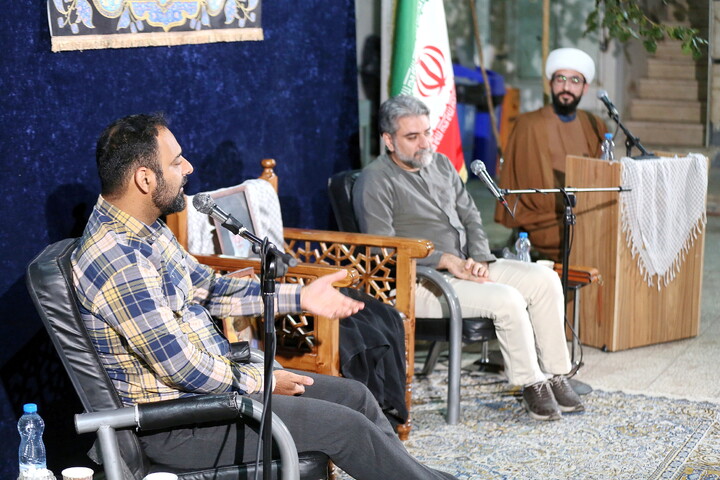 تصاویر/ شب شعر امین به یاد امام شهید ایران در مدرسه علمیه آیت الله بهجت(ره) قم