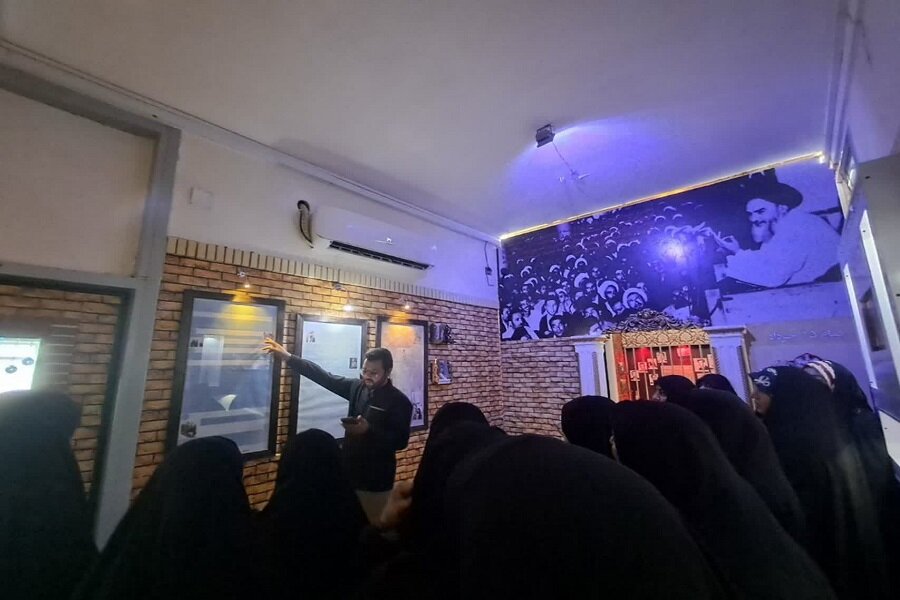 بازدید طلاب جدید الورود اردکانی از گنجینه شهدا