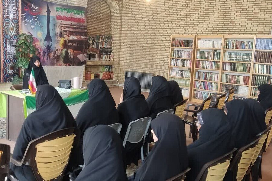 خواهران طلبه تفتی با شیوه‌های تبیین دستاوردهای انقلاب آشنا شدند