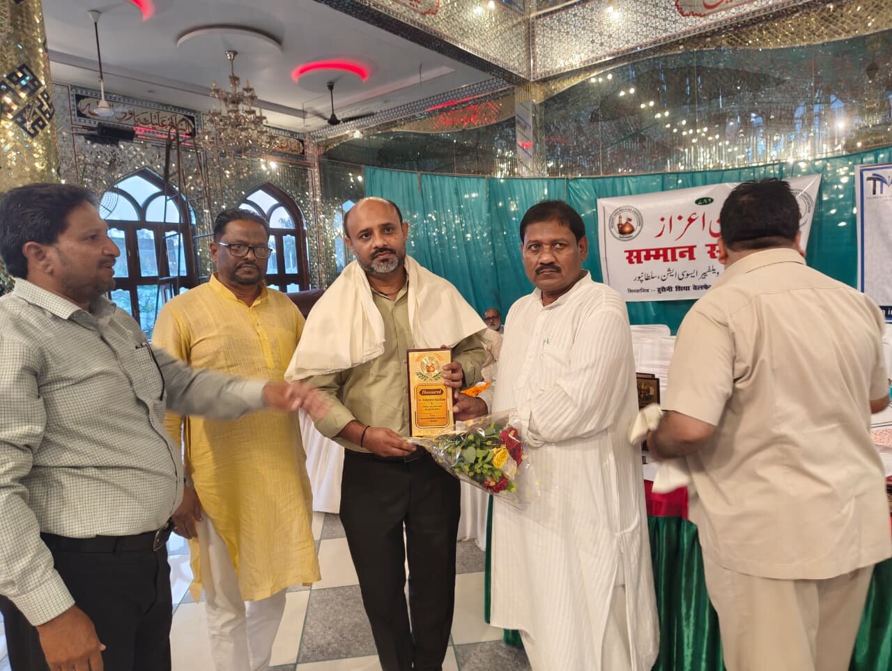 हुसैनी शिया वेलफेयर एसोसिएशन ने सुल्तानपुर के मेघावीयों को किया सम्मानित