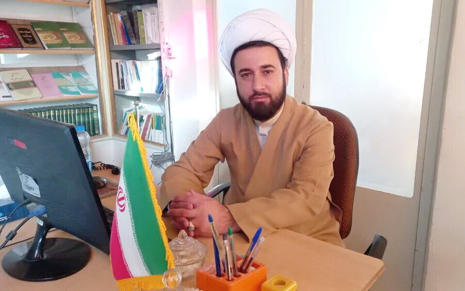 طلاب جدیدالورود مدرسه علمیه آیت‌الله مصطفوی کاشان جذب بسیج می‌شوند