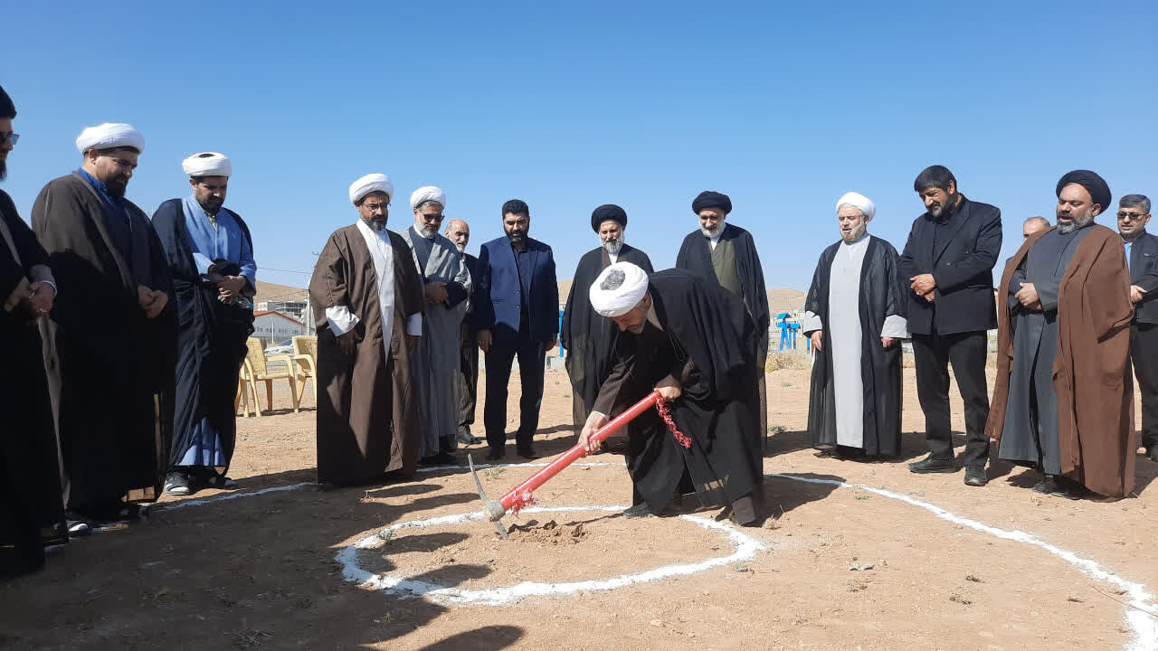 کلنگ احداث ساختمان مدیریت حوزه علمیه چهارمحال‌وبختیاری در شهرکرد به زمین زده شد