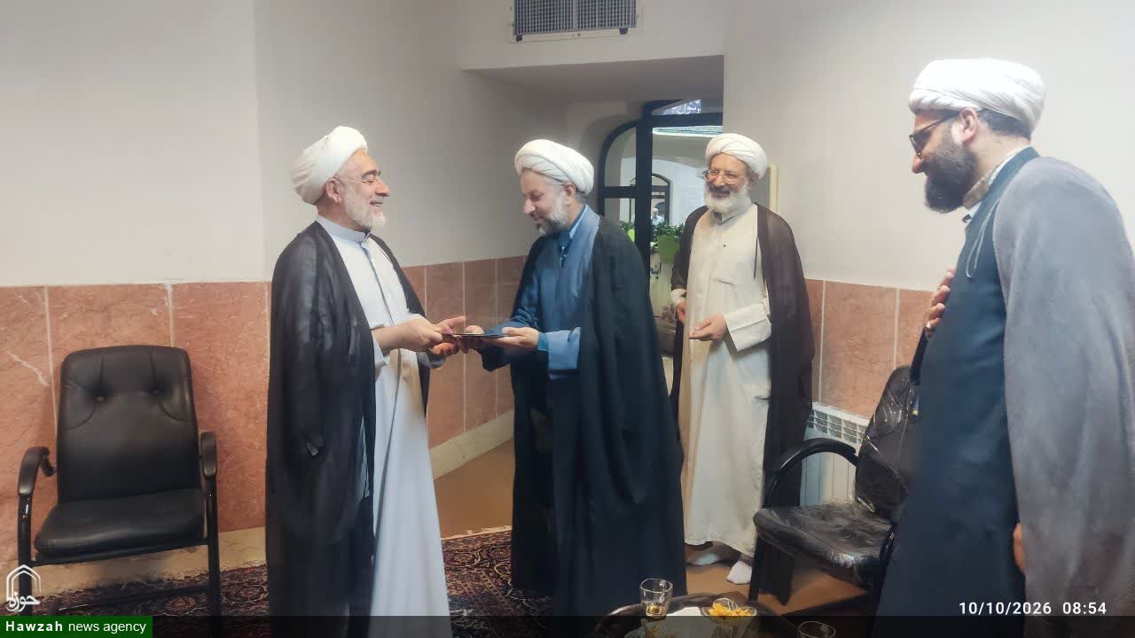 تمدید حکم مدیریت مدرسه علمیه صاحب الامر(عج) ابلاغ شد