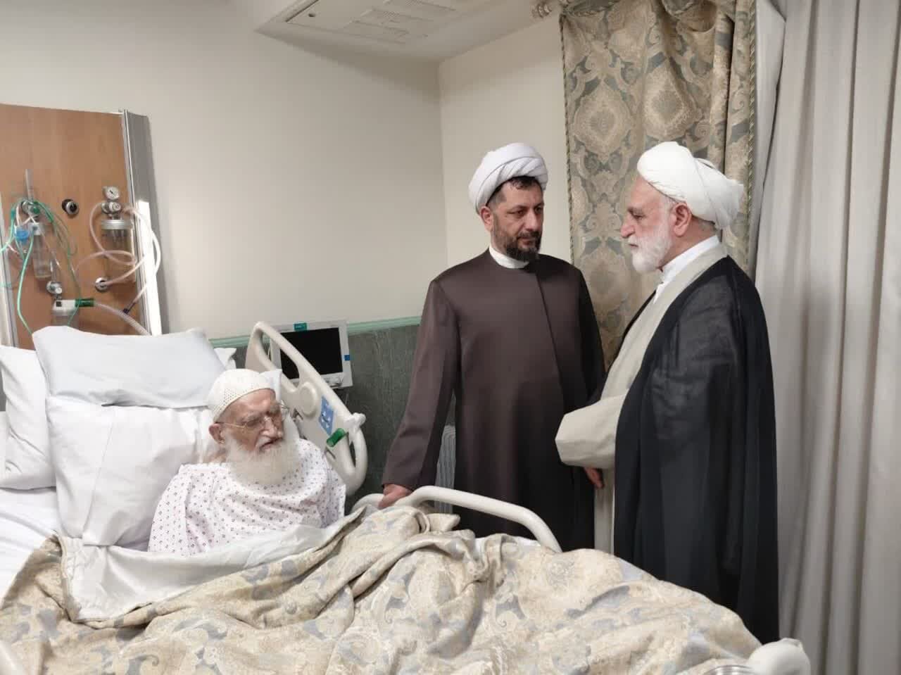 Mkuu wa Mahakama ya Iran Amtembelea Ayatullah Nuori Hamadani Hospitalini + Picha