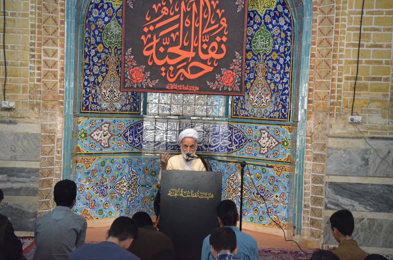 طلاب باید به دژهای مستحکم دفاع از اسلام و قرآن تبدیل شوند