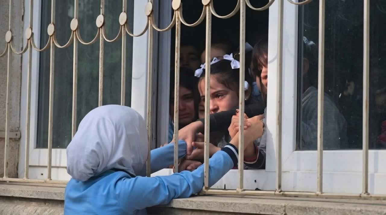 همبستگی دانش‌آموزان آذربایجانی با دانش آموزان دختر محجبه؛ نه به ممنوعیت حجاب در مدارس