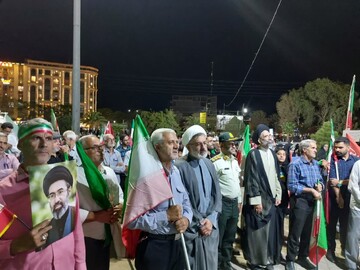 حضور مستمر امام جمعه کاشان در تجمعات شبانه مردمی+ فیلم / تصاویر