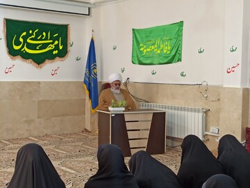 لزوم الگوگیری طلاب از سیره علما در خدمت به مردم