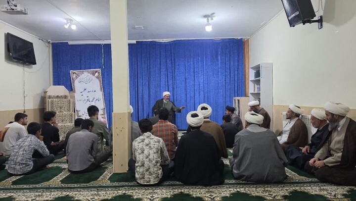 تصاویر| درس اخلاق مدرسه علمیه امام محمد باقر علیه‌السلام خضری دشت‌بیاض