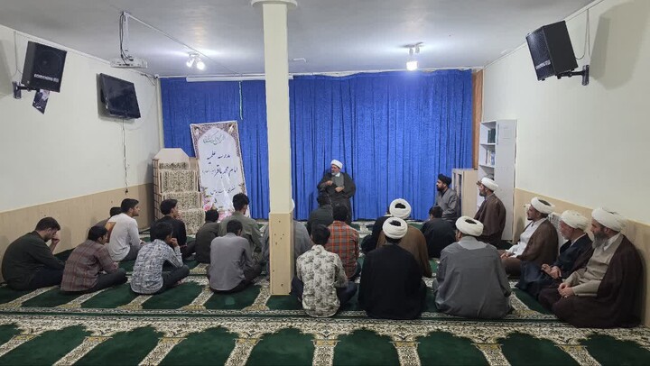 تصاویر| درس اخلاق مدرسه علمیه امام محمد باقر علیه‌السلام خضری دشت‌بیاض