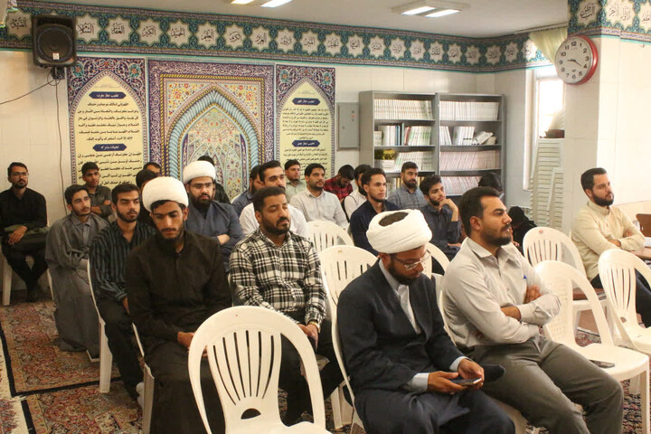 تصاویر/  سی‌ و یکمین جلسه از سلسله جلسات شرح صحیفه سجادیه در مدرسه علمیه امام مهدی (عج) کرمان